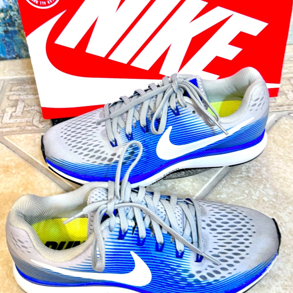 💥Wrn 1X- NIKE zoom men’s tennis shoes blue gray sneakers  size 7.5